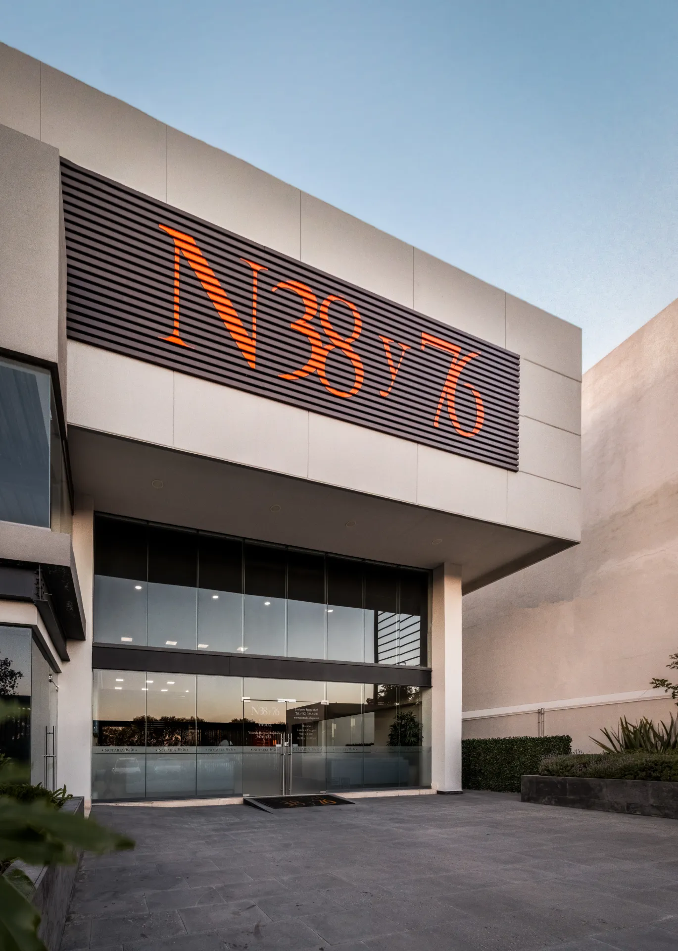 Notarías 38 y 76 por Básico Arquitectura
