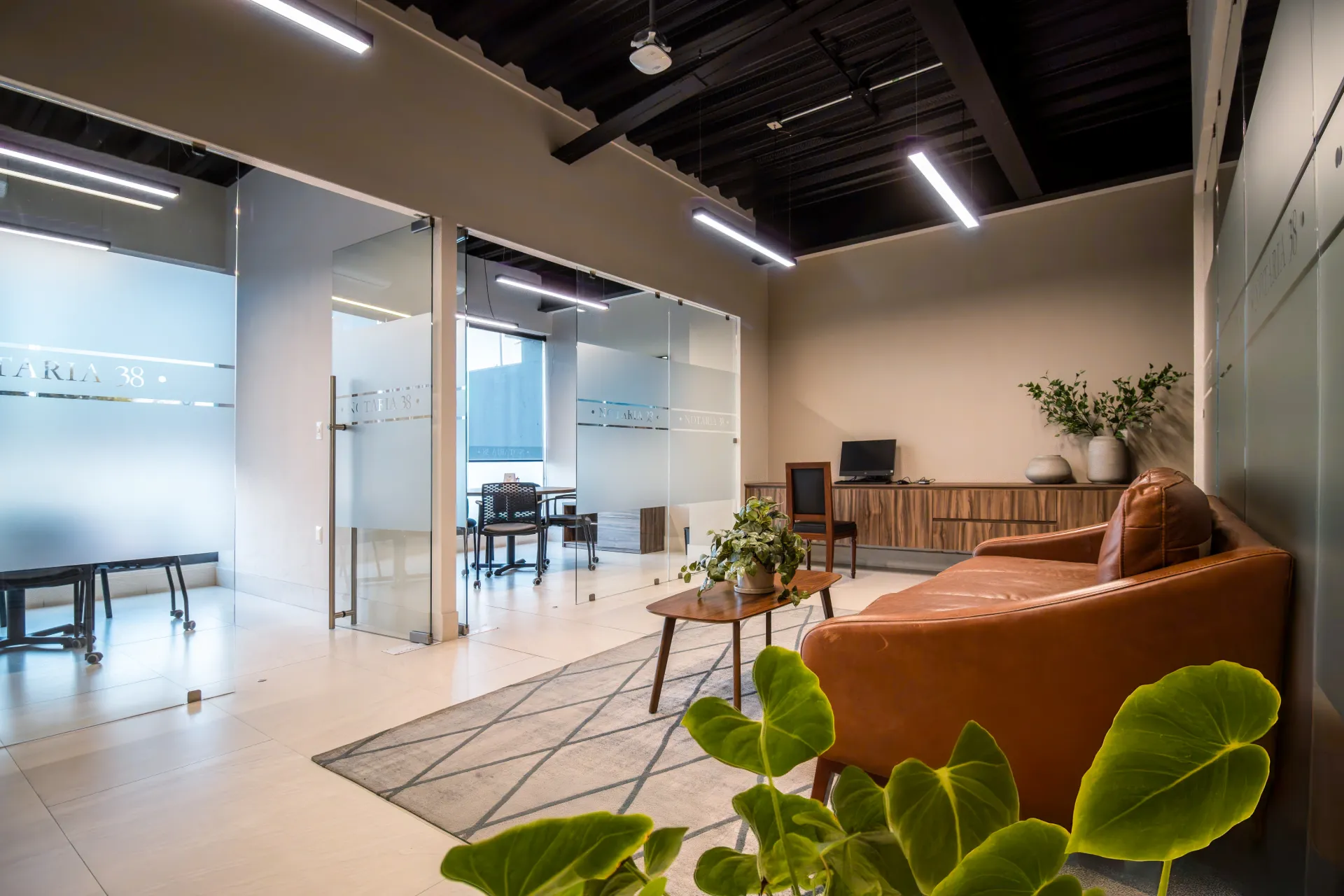 Notarías 38 y 76 por Básico Arquitectura